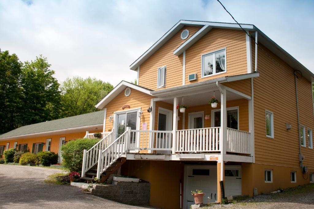 Motel De La Montagne Orford ภายนอก รูปภาพ